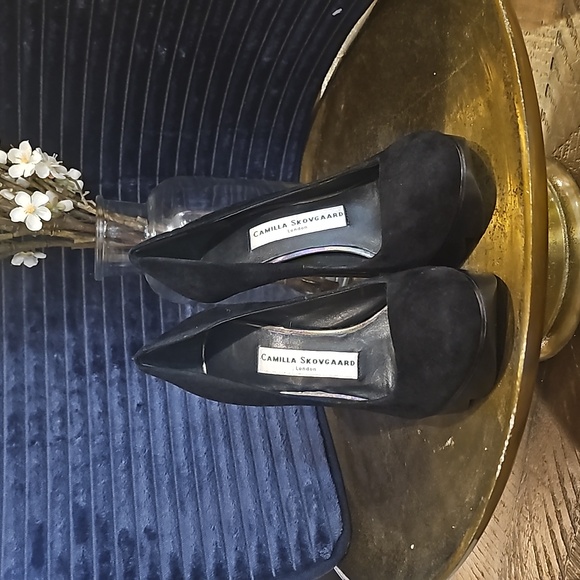 Shoes - Picture 2 of 5